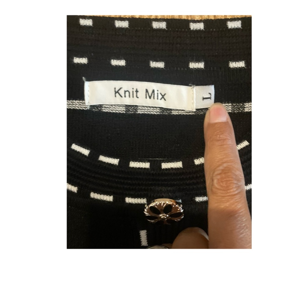 SALE🎈NWOT BEAUTIFUL KNIT DRESS WITH WHITE STITCHING AND UNIQUE BUTTONS! - Picture 8 of 10
